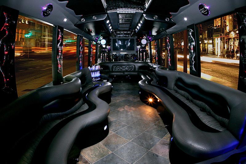 4 Reasons Why A Party Bus Rental Is The Best For A Night Out
