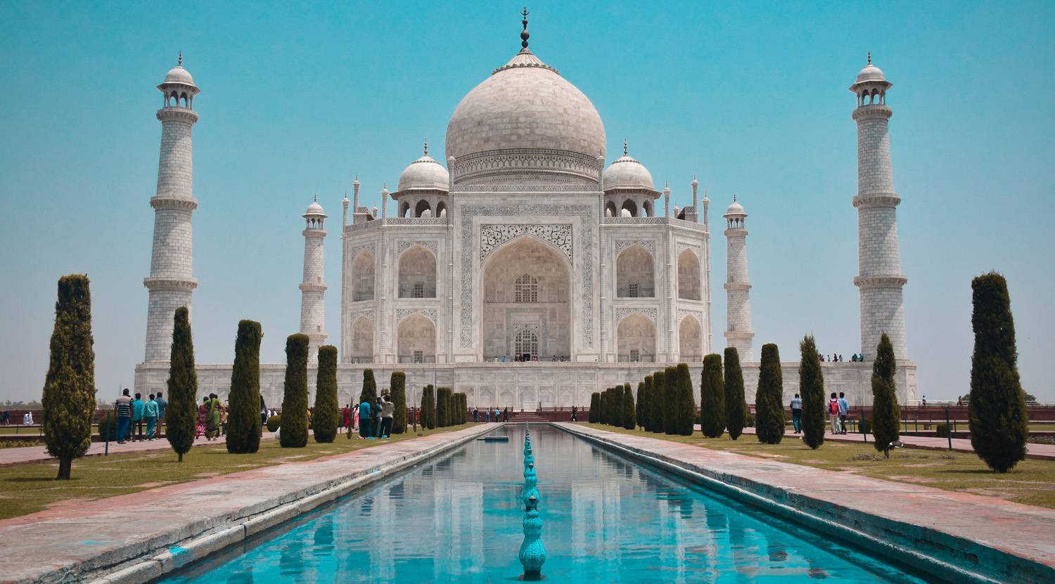 Experience the best Sunrise Taj Mahal Tour by car from Delhi to Agra.