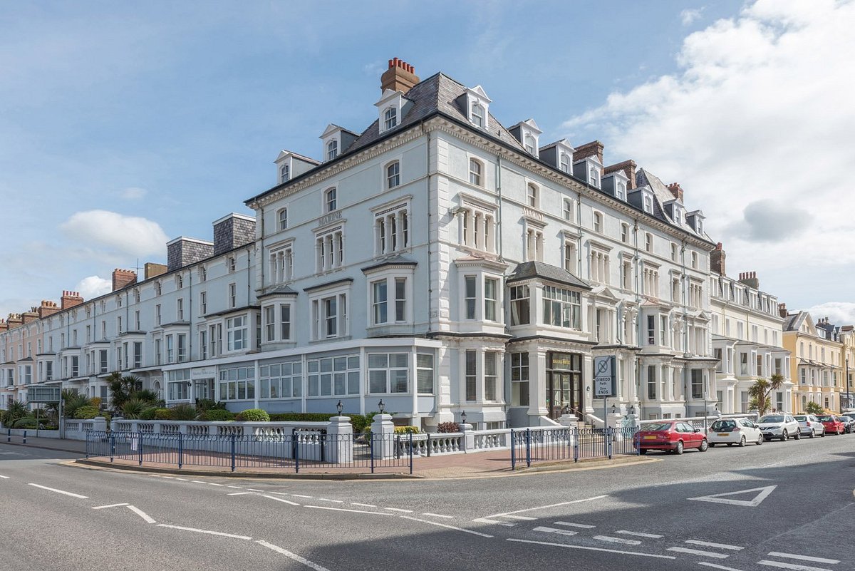 The Allure of Seafront Hotels in Llandudno for City Escapes