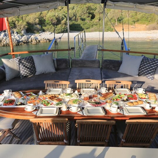 Best Sailing Times on Turkish Gulets for Charter